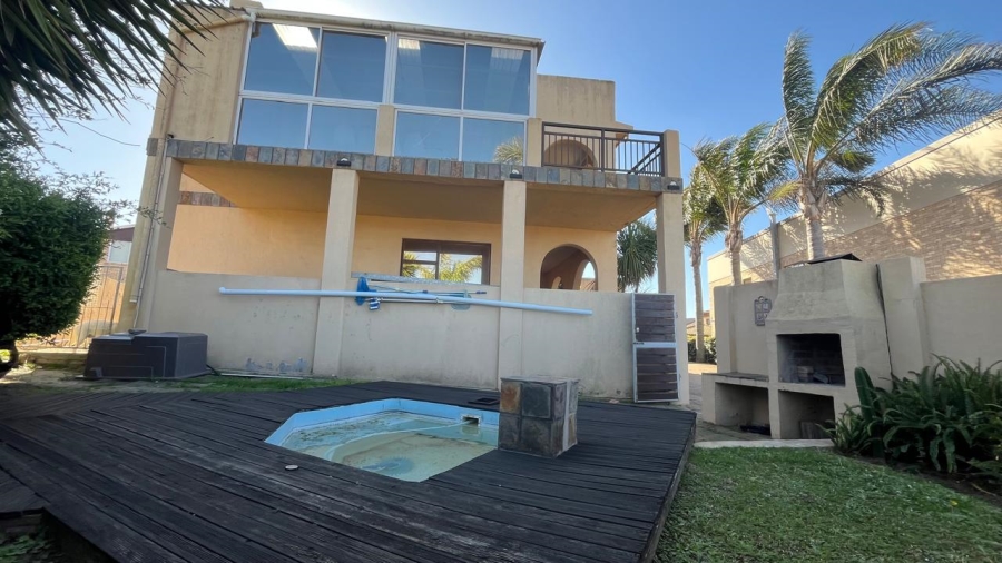 5 Bedroom Property for Sale in Wavecrest Eastern Cape